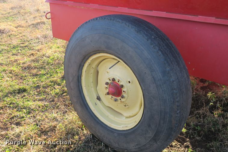 image for item DB10138 Gehl 7190 silage wagon