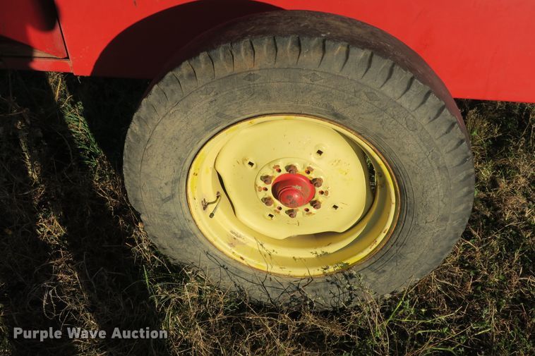 image for item DB10138 Gehl 7190 silage wagon