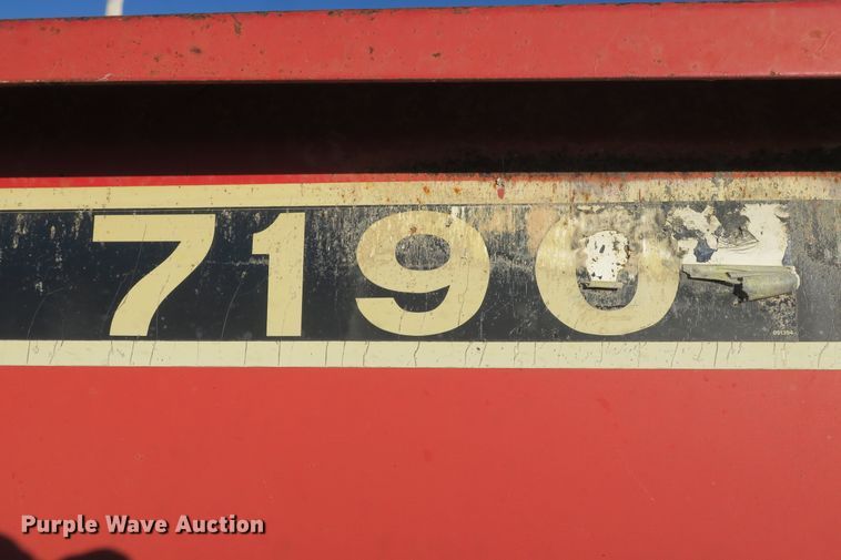 image for item DB10138 Gehl 7190 silage wagon