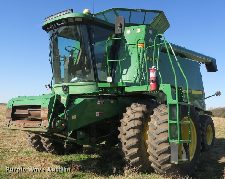 image for item DB10140 1998 John Deere 9510 combine