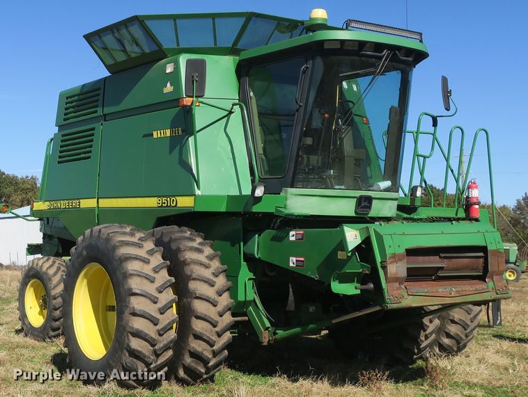 image for item DB10140 1998 John Deere 9510 combine