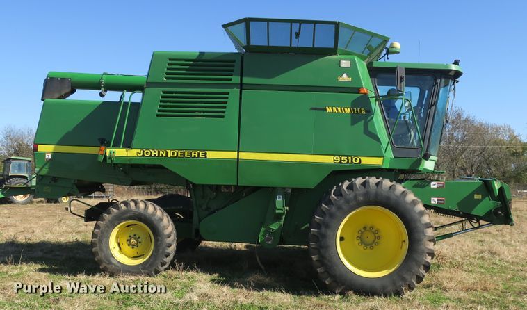 image for item DB10140 1998 John Deere 9510 combine