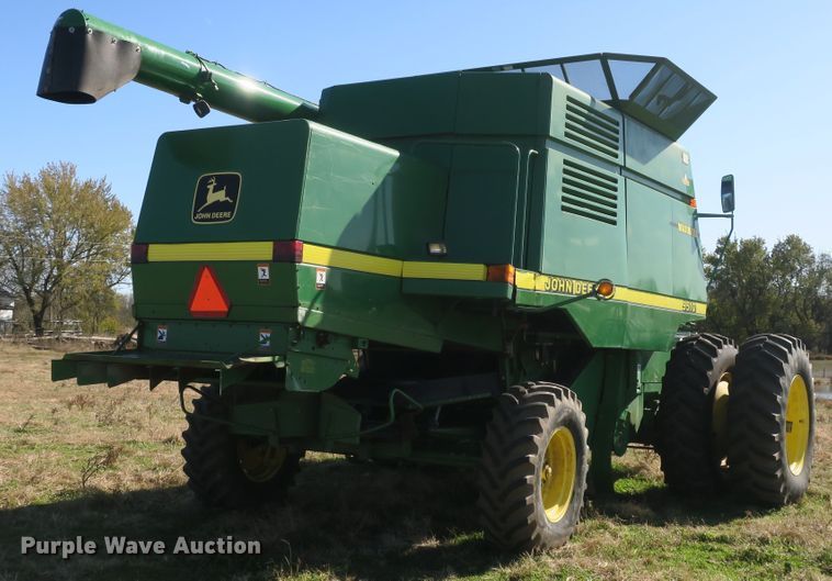 image for item DB10140 1998 John Deere 9510 combine