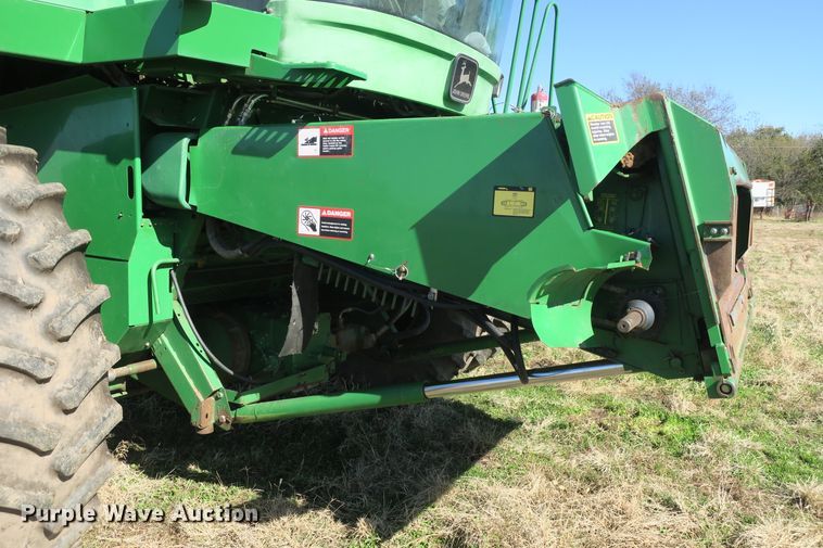 image for item DB10140 1998 John Deere 9510 combine
