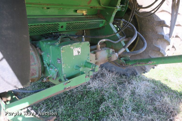 image for item DB10140 1998 John Deere 9510 combine