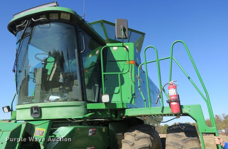 image for item DB10140 1998 John Deere 9510 combine