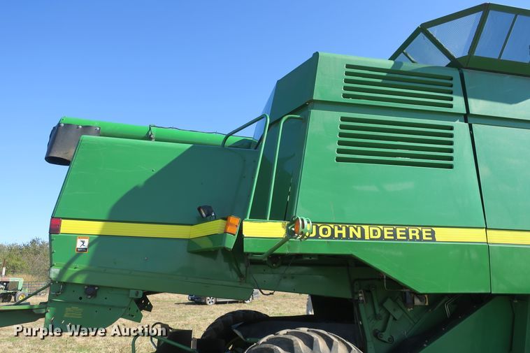 image for item DB10140 1998 John Deere 9510 combine