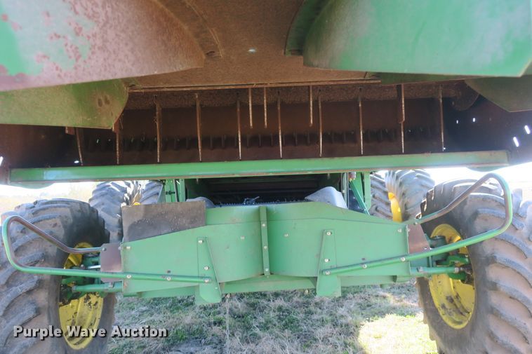 image for item DB10140 1998 John Deere 9510 combine