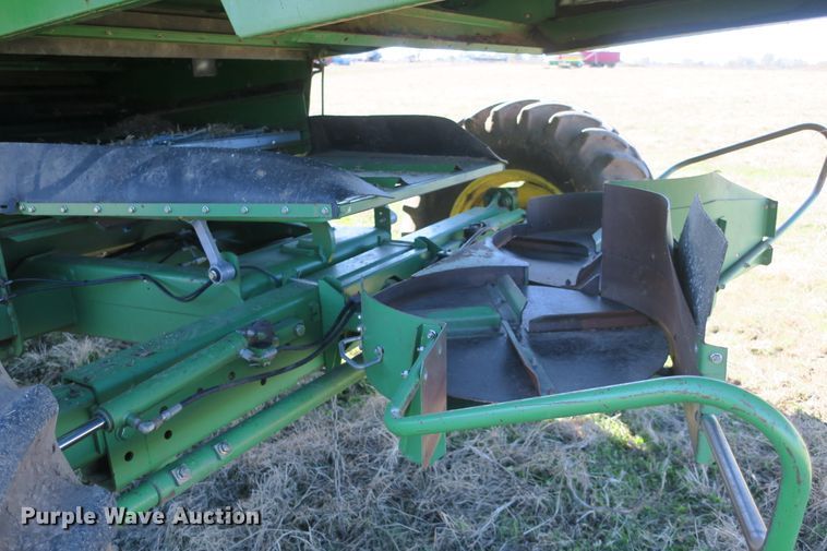image for item DB10140 1998 John Deere 9510 combine