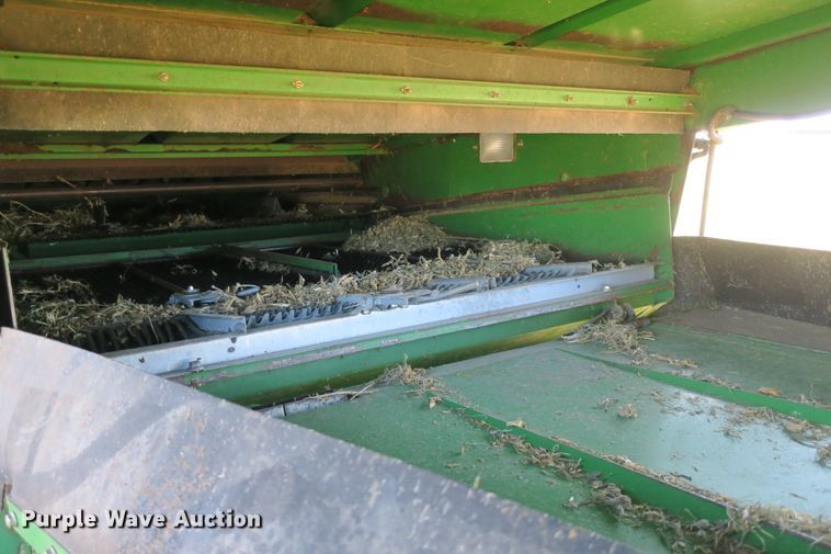 image for item DB10140 1998 John Deere 9510 combine