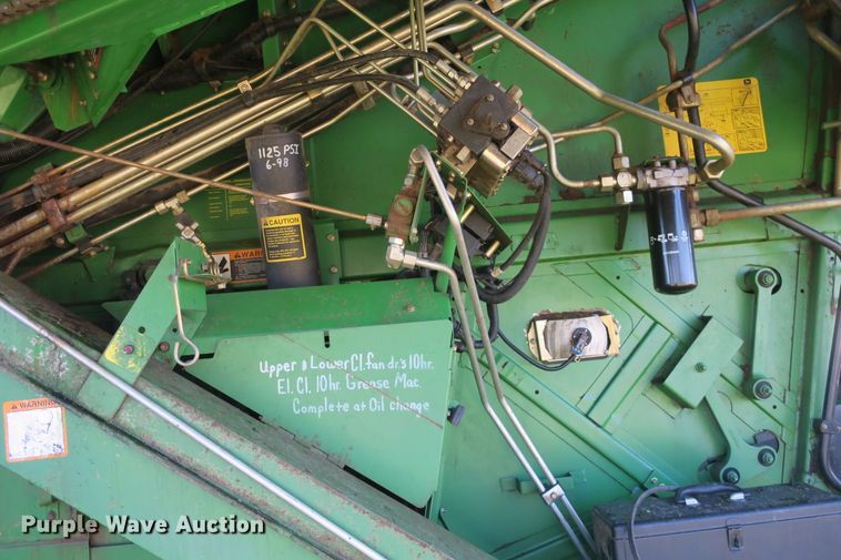 image for item DB10140 1998 John Deere 9510 combine