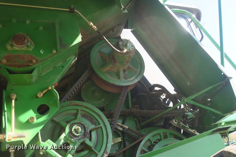 image for item DB10140 1998 John Deere 9510 combine
