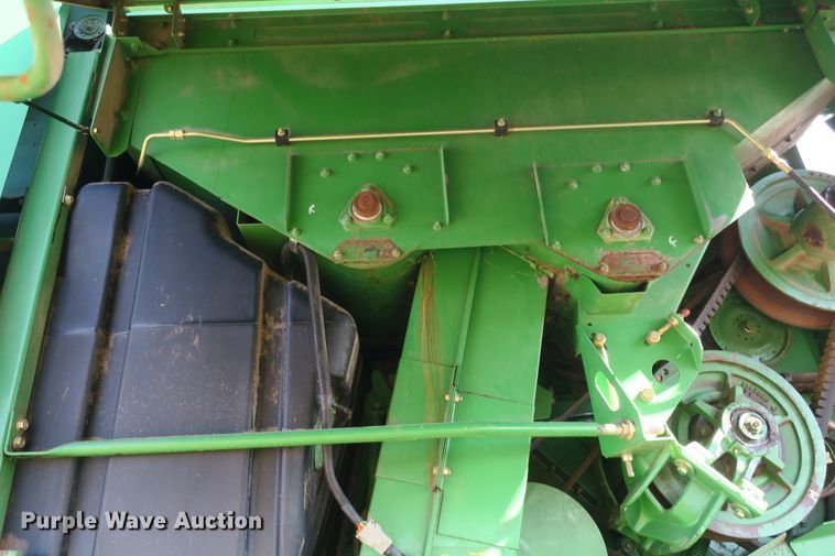 image for item DB10140 1998 John Deere 9510 combine