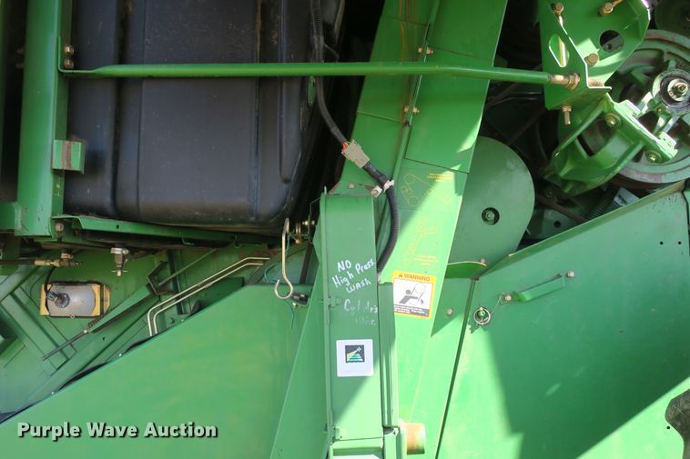 image for item DB10140 1998 John Deere 9510 combine