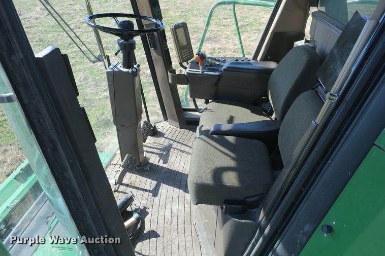 image for item DB10140 1998 John Deere 9510 combine