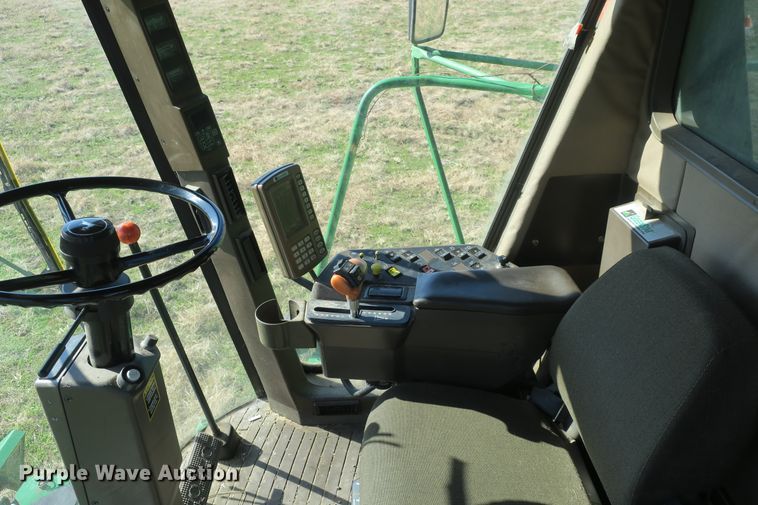 image for item DB10140 1998 John Deere 9510 combine