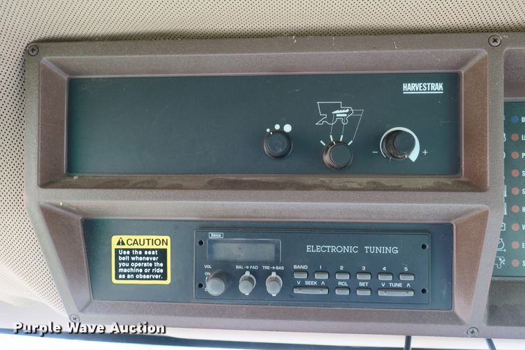 image for item DB10140 1998 John Deere 9510 combine