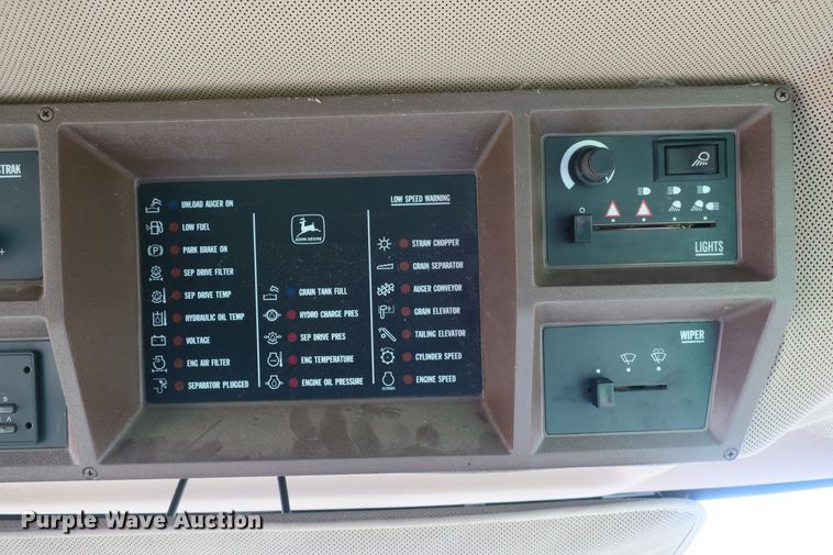 image for item DB10140 1998 John Deere 9510 combine