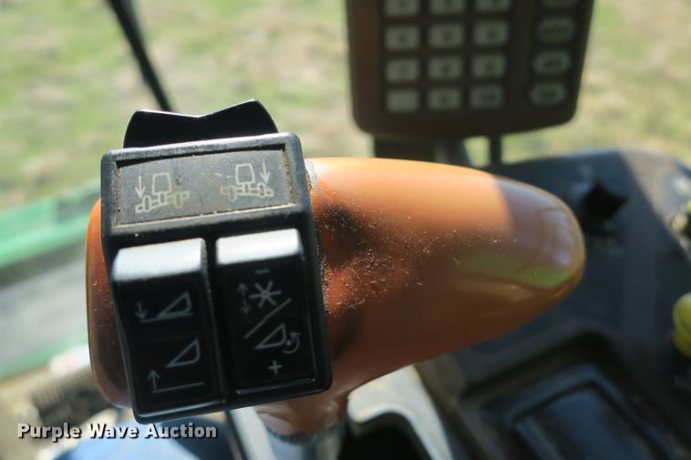 image for item DB10140 1998 John Deere 9510 combine