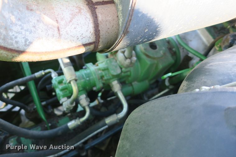 image for item DB10140 1998 John Deere 9510 combine