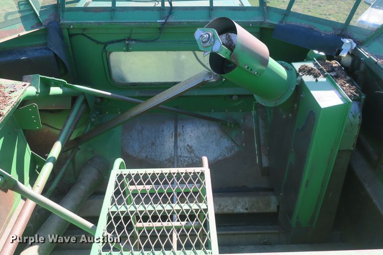 image for item DB10140 1998 John Deere 9510 combine