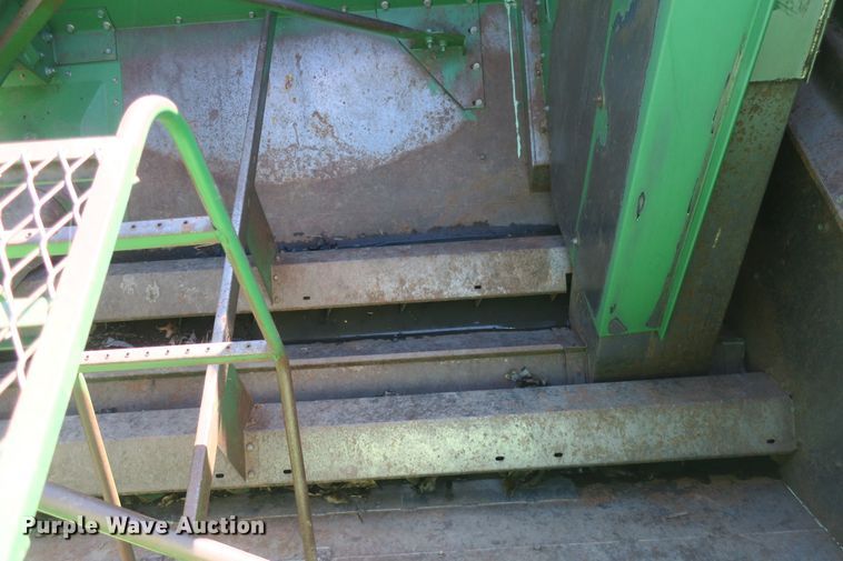 image for item DB10140 1998 John Deere 9510 combine