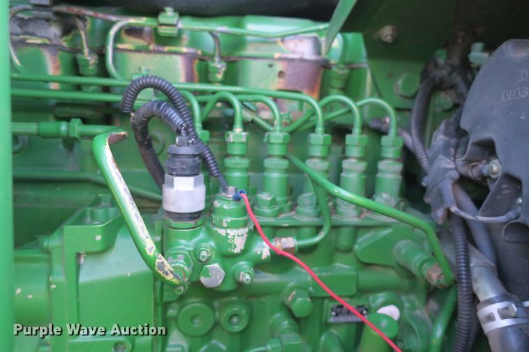 image for item DB10140 1998 John Deere 9510 combine
