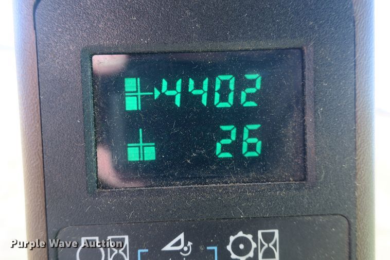 image for item DB10140 1998 John Deere 9510 combine