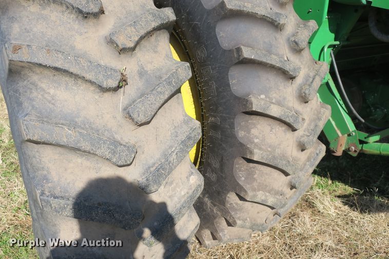 image for item DB10140 1998 John Deere 9510 combine