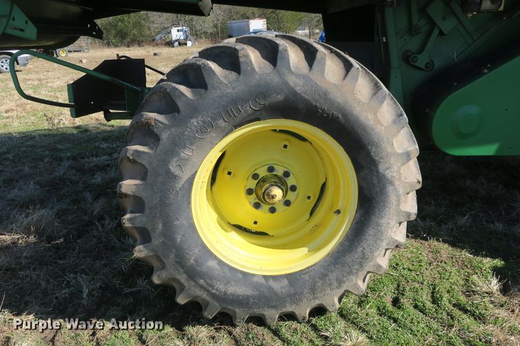 image for item DB10140 1998 John Deere 9510 combine