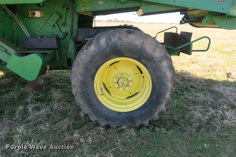 image for item DB10140 1998 John Deere 9510 combine