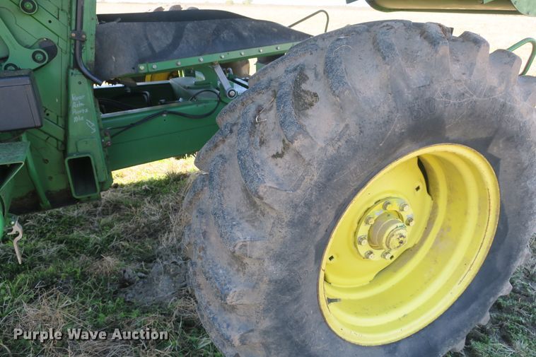 image for item DB10140 1998 John Deere 9510 combine