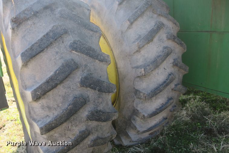 image for item DB10140 1998 John Deere 9510 combine