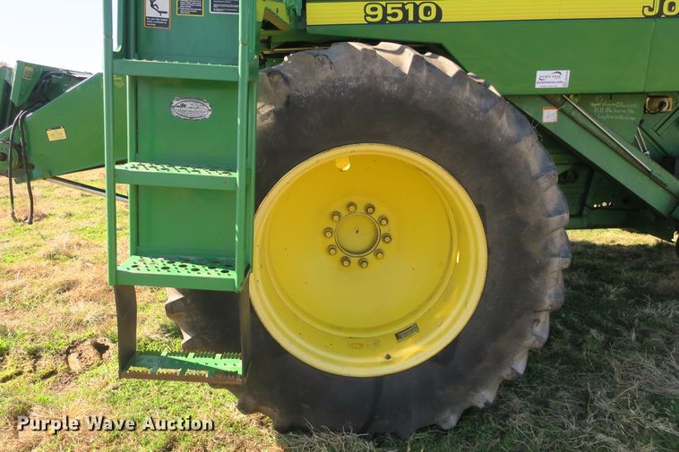 image for item DB10140 1998 John Deere 9510 combine
