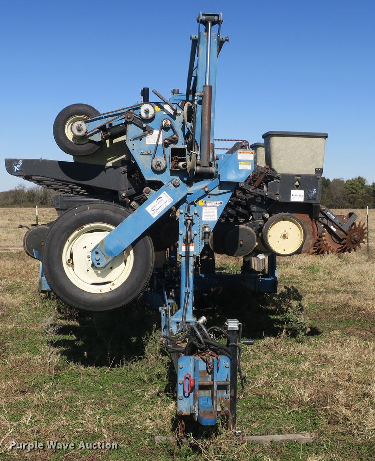 image for item DB10141 Kinze 2600 no-till split row planter
