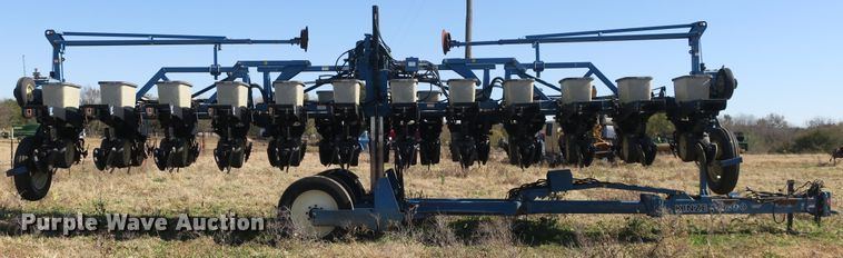 image for item DB10141 Kinze 2600 no-till split row planter