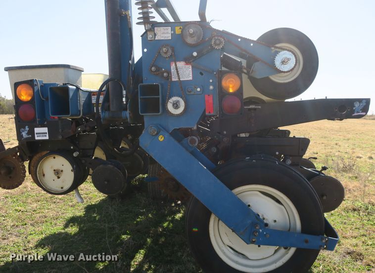 image for item DB10141 Kinze 2600 no-till split row planter