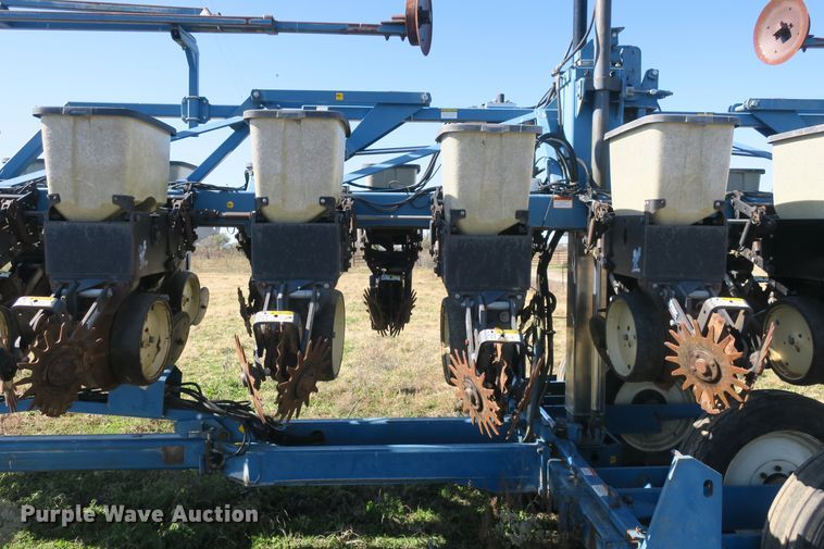 image for item DB10141 Kinze 2600 no-till split row planter