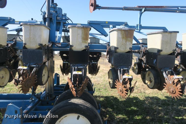 image for item DB10141 Kinze 2600 no-till split row planter