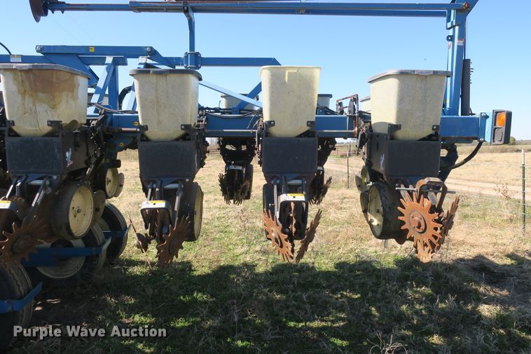 image for item DB10141 Kinze 2600 no-till split row planter