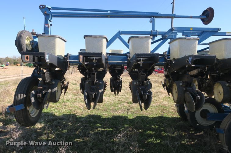 image for item DB10141 Kinze 2600 no-till split row planter