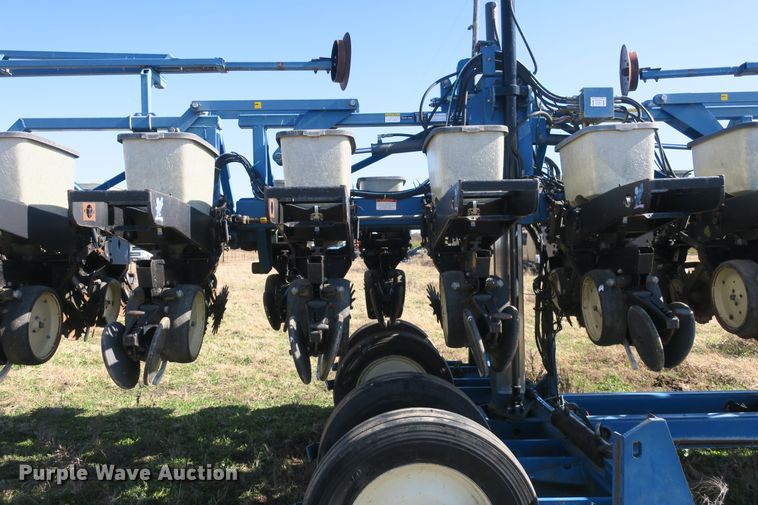 image for item DB10141 Kinze 2600 no-till split row planter