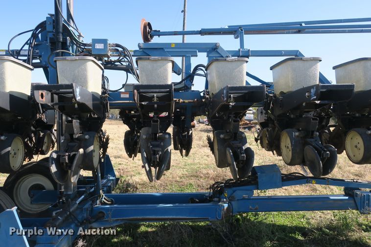 image for item DB10141 Kinze 2600 no-till split row planter
