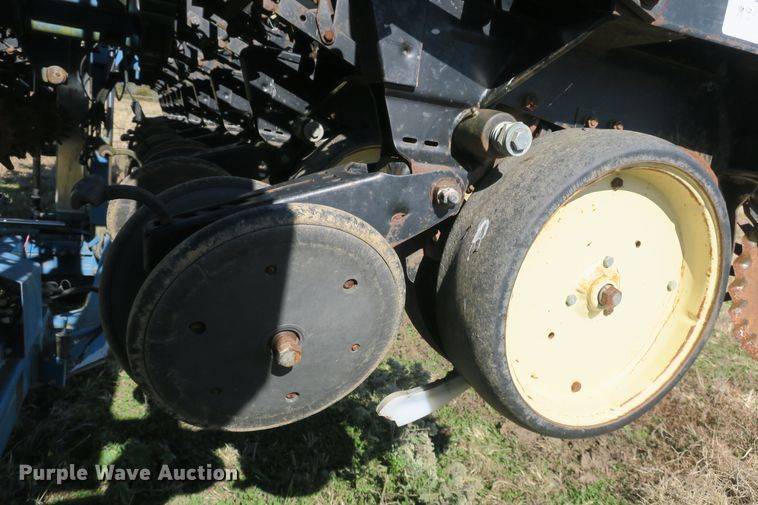 image for item DB10141 Kinze 2600 no-till split row planter