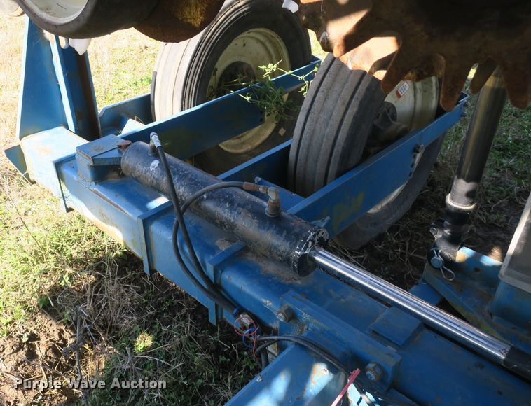 image for item DB10141 Kinze 2600 no-till split row planter