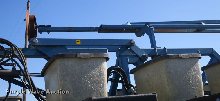 image for item DB10141 Kinze 2600 no-till split row planter