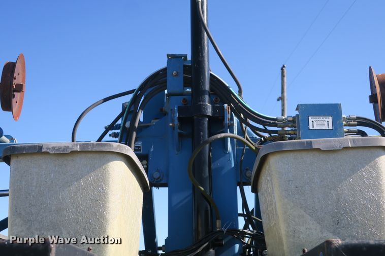 image for item DB10141 Kinze 2600 no-till split row planter