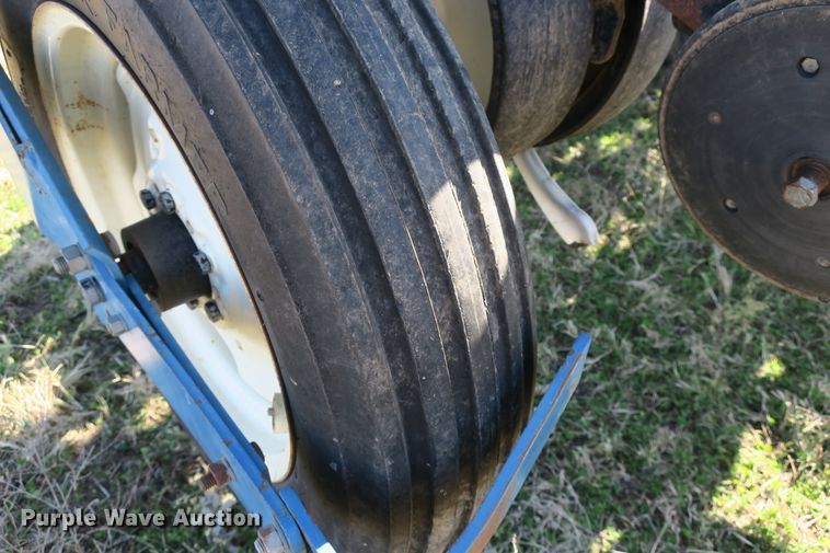 image for item DB10141 Kinze 2600 no-till split row planter