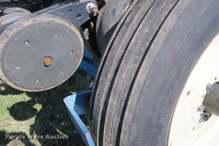 image for item DB10141 Kinze 2600 no-till split row planter