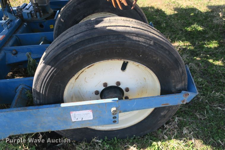 image for item DB10141 Kinze 2600 no-till split row planter